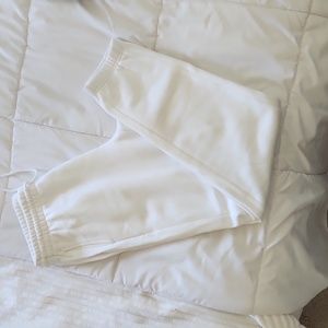 TNA COZY AF WHITE JOGGERS SZ MED. Slim fitted